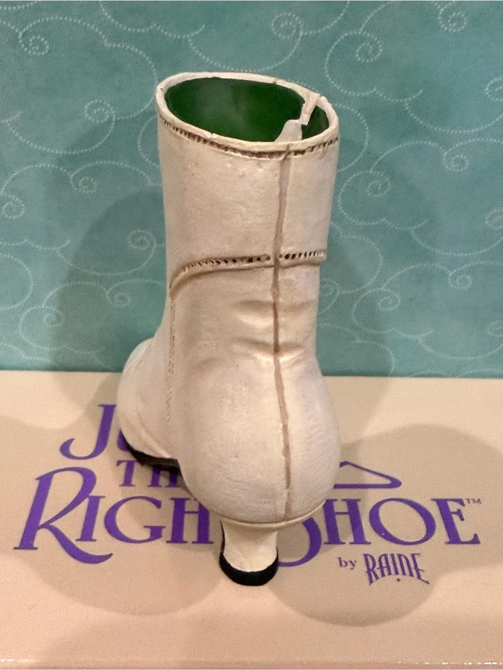 Just the Right Shoe “Ingenue” #25027 (1999) Collectible Shoe